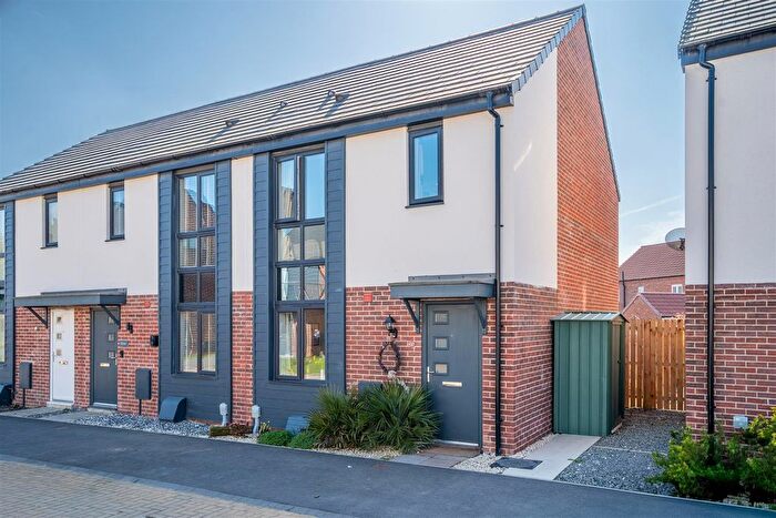 2 Bedroom End Of Terrace House To Rent In Risedale Drive, Fulford, York, YO19