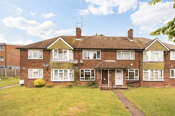 2 Bedroom Maisonette For Sale In Sterling Avenue, Edgware, HA8