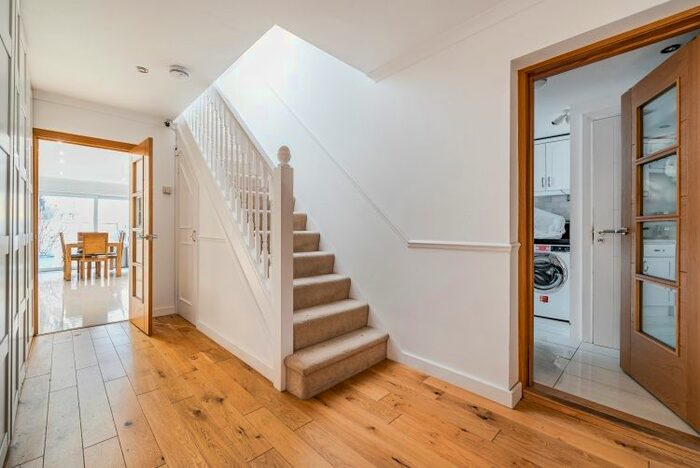 5 Bedroom Flat To Rent In Henley Drive, Kingston, KT2