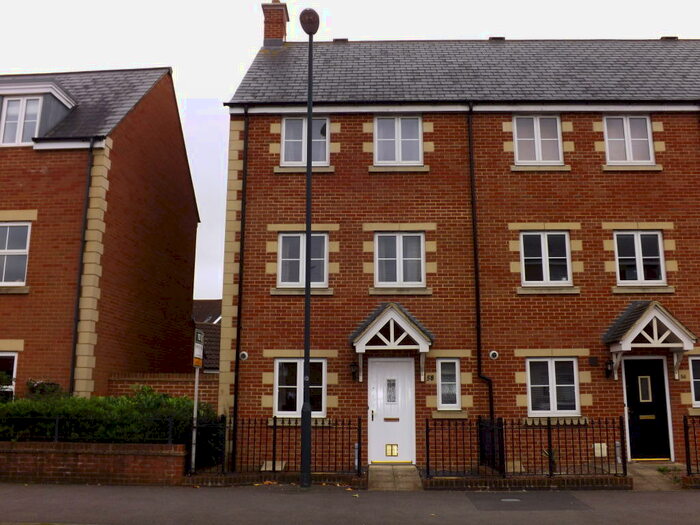 3 Bedroom Town House To Rent In North Swindon, SN25