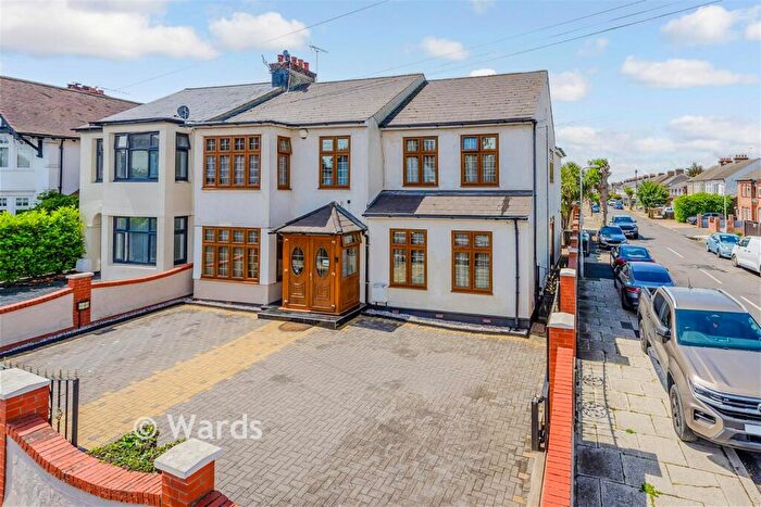5 Bedroom Semi Detached House For Sale In Sun Lane, Gravesend, Kent, DA12