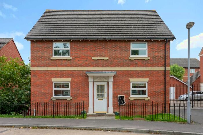 2 Bedroom Maisonette To Rent In Juniper Drive, Weston Turville, HP22