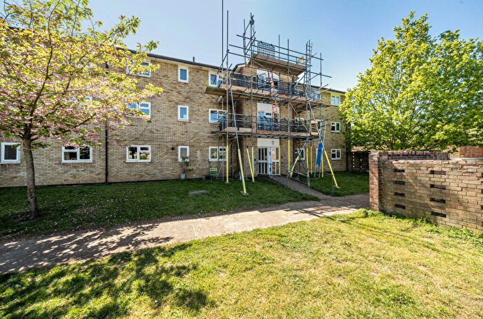 2 Bedroom Apartment For Sale In Haymeads, Welwyn Garden City, AL8
