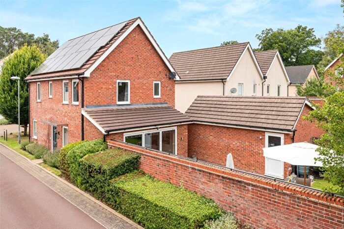 3 Bedroom Detached House For Sale In Vickers Row, Bracknell, Berkshire, RG12