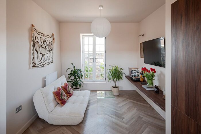 2 Bedroom Flat For Sale In Caledonian Road Iii, London, N1