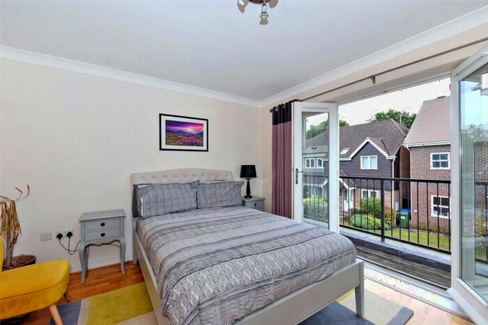5 Bedroom Link Detached House For Sale In Pendenza, Cobham, Surrey, KT11