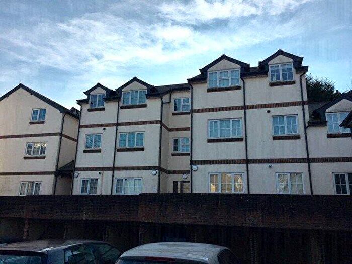 1 Bedroom Flat To Rent In Mill Street, Redhill, RH1