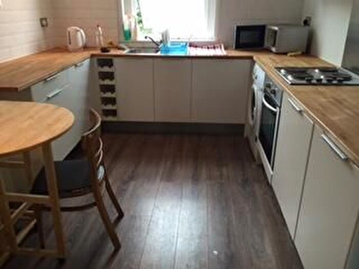 3 Bedroom Flat To Rent In Rye Lane, London, SE15