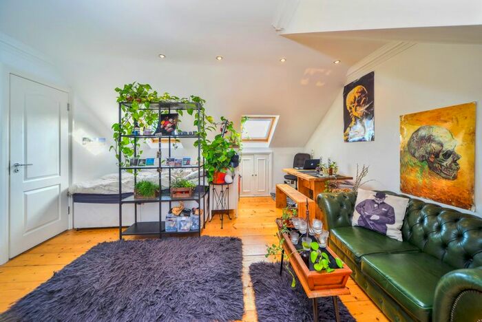 Studio To Rent In Gillespie Road, Highbury, London, N5