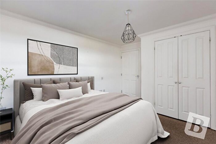 2 Bedroom Apartment For Sale In Oldchurch Road, Romford, RM7