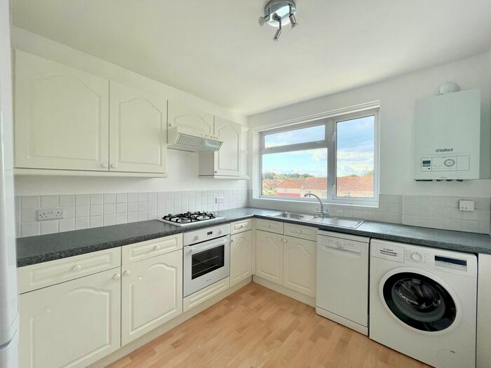 2 Bedroom Flat To Rent In The Causeway, Goring-By-Sea, Worthing, BN12