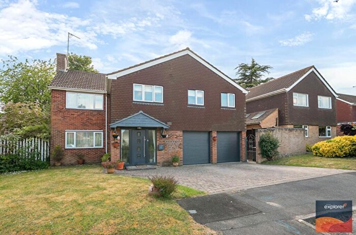 5 Bedroom Detached House For Sale In Camberry Close, Basingstoke, RG21