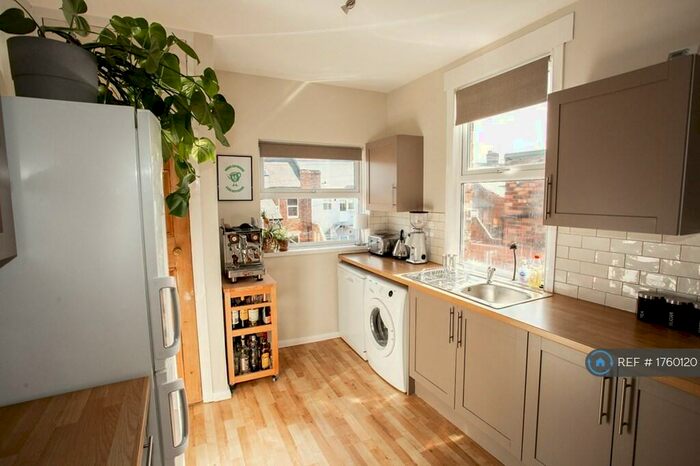 3 Bedroom Flat To Rent In Heaton, Newcastle-Upon-Tyne, NE6