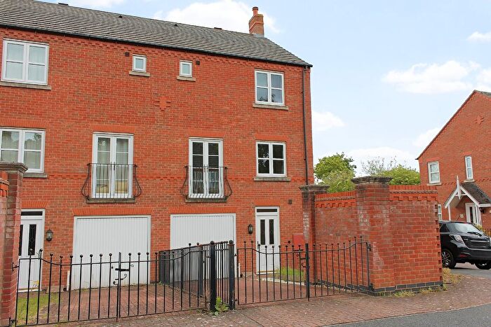 3 Bedroom Town House For Sale In Munnmoore Close, Kegworth, Derby, DE74