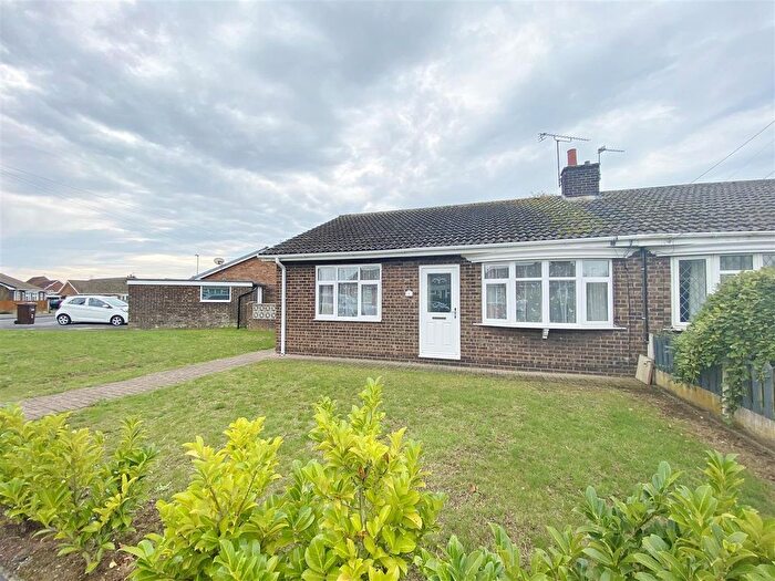 2 Bedroom Semi-detached Bungalow To Rent In Croft Way, Camblesforth, YO8