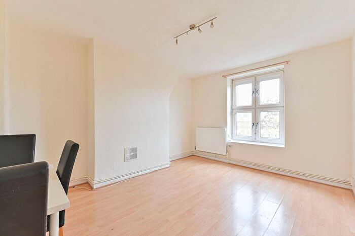 2 Bedroom Flat To Rent In Wandsworth Road, Nine Elms, London, SW8