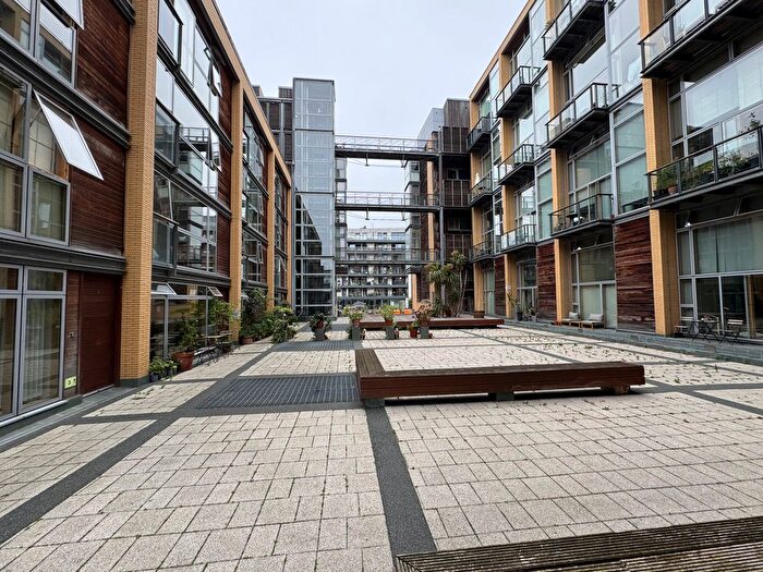 2 Bedroom Flat To Rent In Benyon Wharf, Hackney, E8