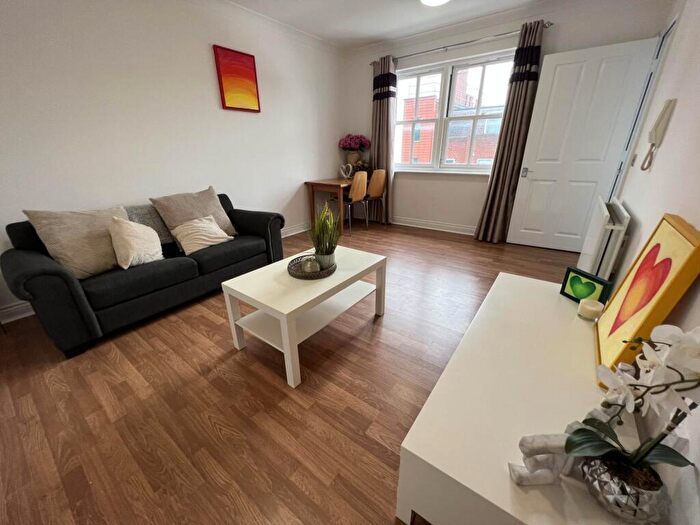 2 Bedroom Apartment To Rent In Blenheim Court, Reading, RG1