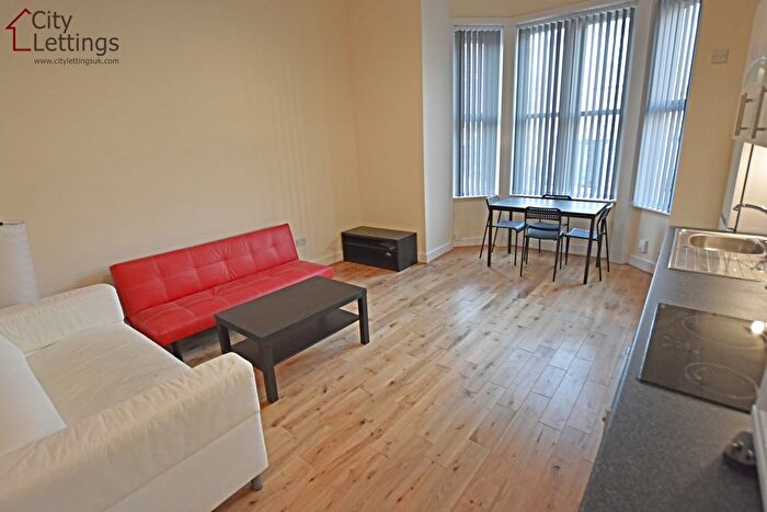 2 Bedroom Flat To Rent In Waverley Street, Nottingham, NG7