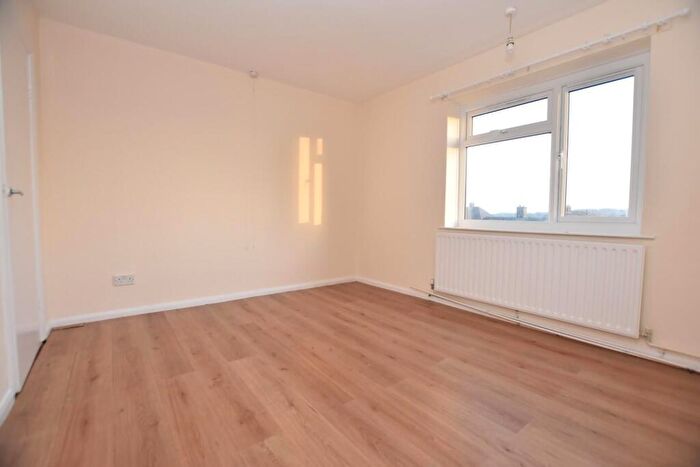 1 Bedroom Flat To Rent In Kingsley Avenue, Grangewood, Chesterfield, S40