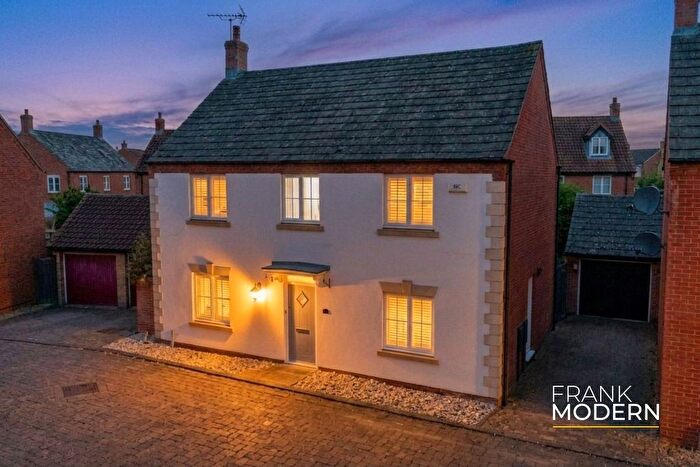 4 Bedroom Detached House For Sale In Knighton Close, Hampton Vale, PE7