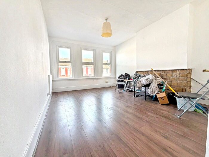 2 Bedroom Maisonette To Rent In Westbury Avenue, London, N22