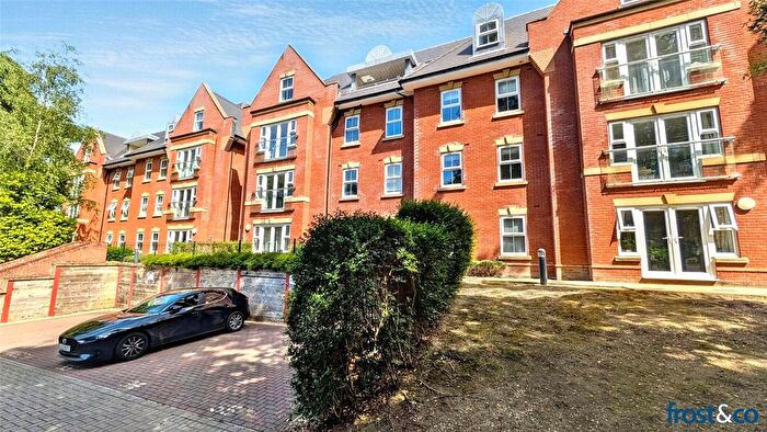 2 Bedroom Flat For Sale In Bournemouth Road, Parkstone, Poole, Dorset, BH14