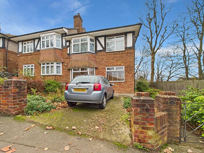 2 Bedroom Flat To Rent In Glassmill Lane, Bromley, Kent, BR2