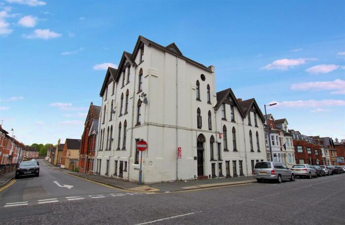 1 Bedroom Flat To Rent In Milton Road, Town Centre, SN1