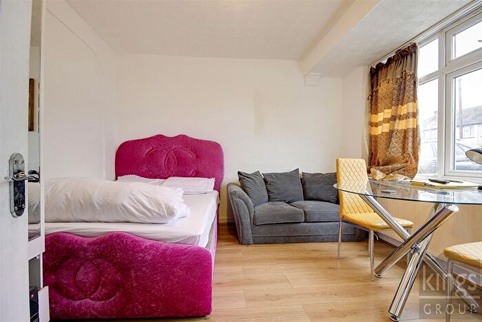 4 Bedroom Terraced House For Sale In Warren Close, Edmonton, N9