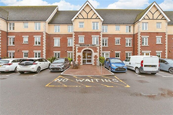 1 Bedroom Flat For Sale In Massetts Road, Horley, Surrey, RH6