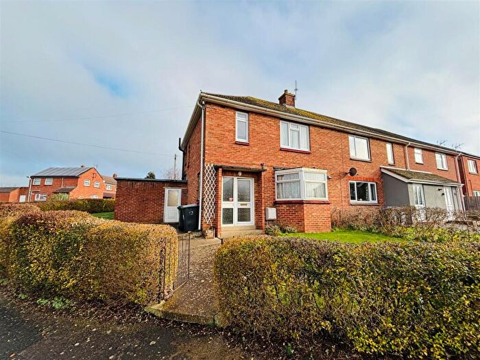3 Bedroom End Of Terrace House For Sale In Chalfield Crescent, Melksham, SN12