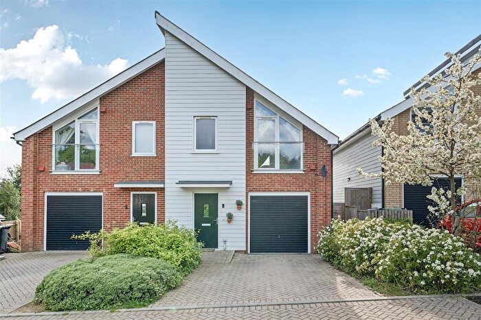4 Bedroom Town House For Sale In Castle View, Maidstone, ME14