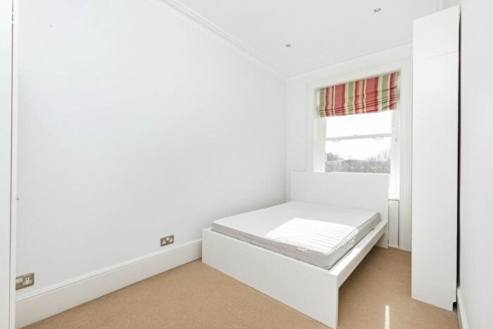 2 Bedroom Apartment To Rent In Redcliffe Square London, SW10