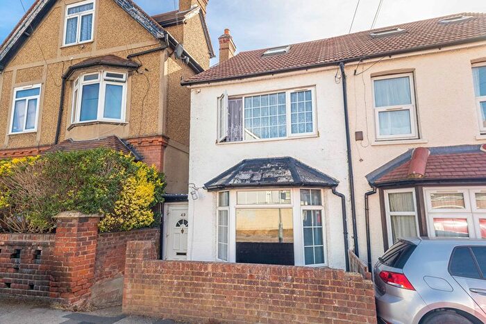 4 Bedroom Semi-Detached House For Sale In Ledgers Road, Slough, SL1