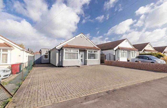 5 Bedroom Bungalow For Sale In Royston Way, Burnham, Slough, SL1