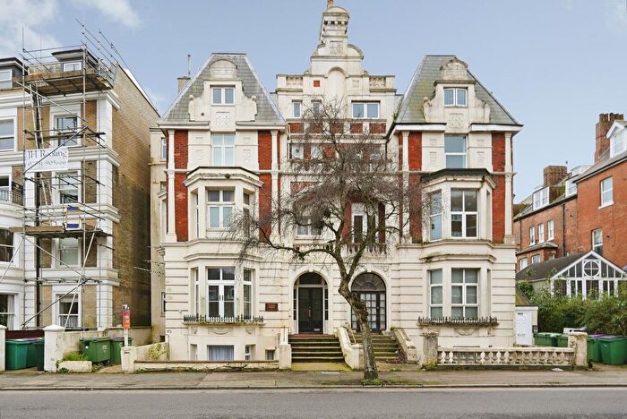 2 Bedroom Flat For Sale In Sandgate Road, Folkestone, Kent, CT20