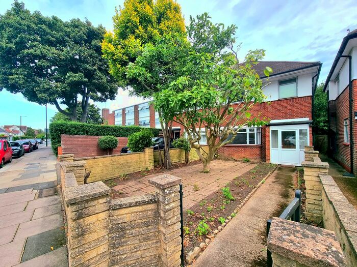 3 Bedroom Semi-Detached House To Rent In Wellington Road, Teddington, TW12