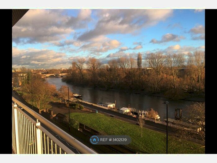 1 Bedroom Flat To Rent In Holland Gardens, Brentford, TW8