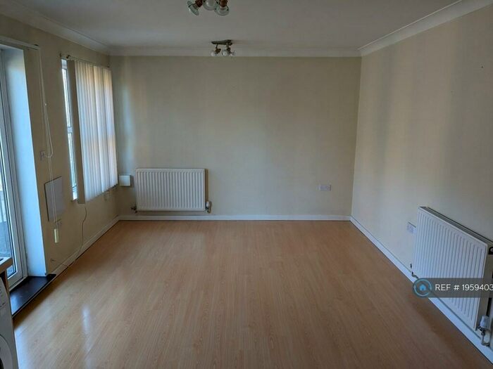 2 Bedroom Flat To Rent In South Street, Reading, RG1