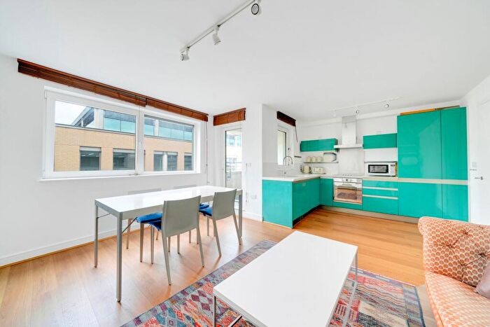 2 Bedroom Apartment For Sale In Joiners Yard, London, N1