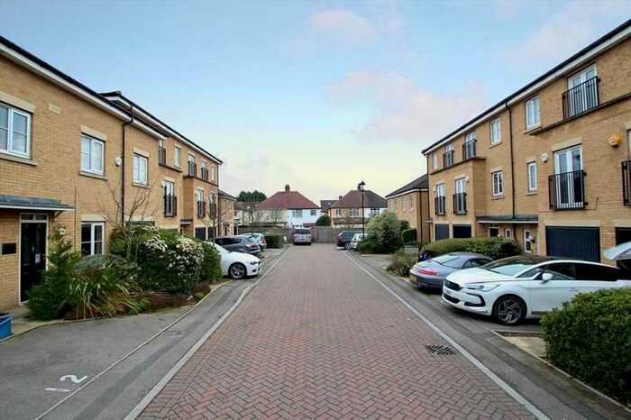 2 Bedroom Apartment To Rent In Herbert Place, Isleworth, TW7