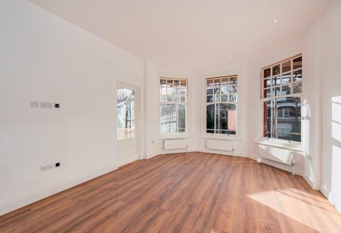 2 Bedroom Apartment To Rent In Raglan House, London, N10