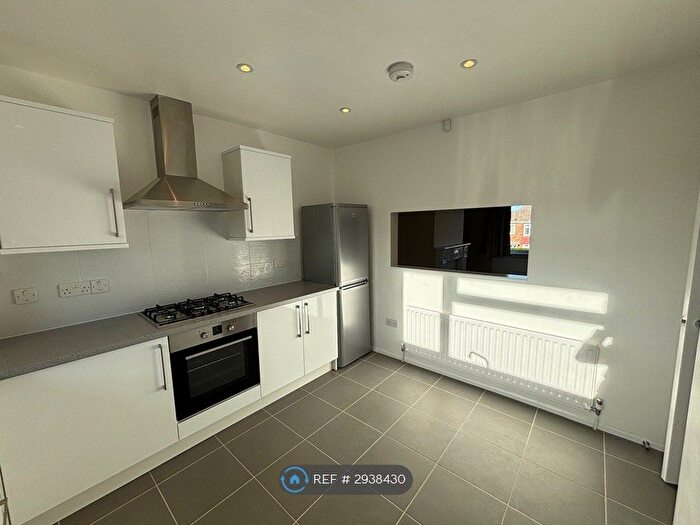 3 Bedroom Flat To Rent In Chapel House, Newcastle Upon Tyne, NE5
