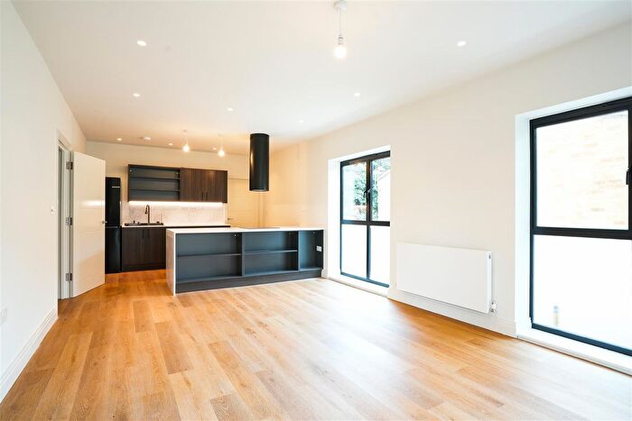 2 Bedroom Flat To Rent In Bredhurst Close, London, SE20