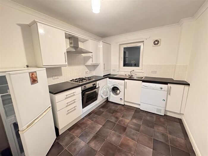 2 Bedroom Flat To Rent In Caledonian Gate, Coatbridge, ML5