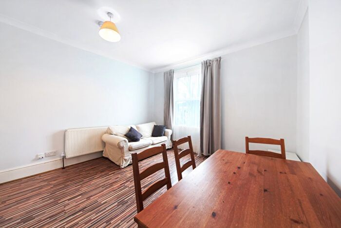 2 Bedroom Flat To Rent In Blythe Road, London, W6