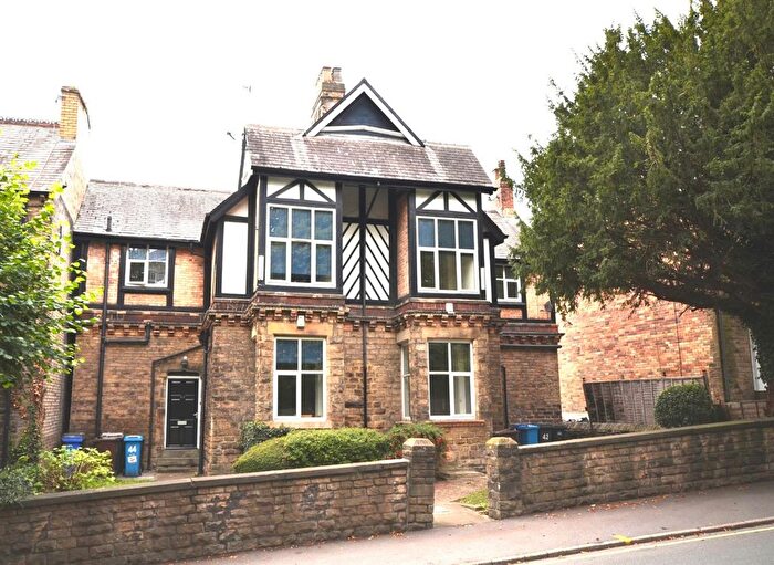 6 Bedroom Semi-detached House For Sale In Brocco Bank, Sheffield, S11