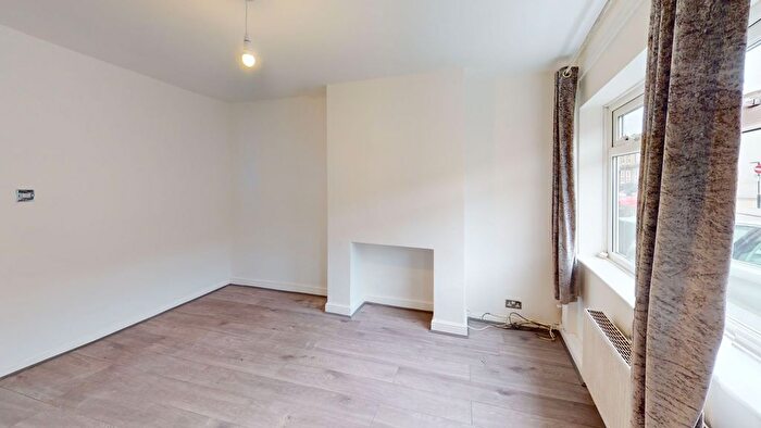 2 Bedroom End Terrace House To Rent In Mitcham Road, Croydon, CR0