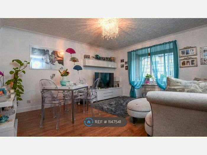 2 Bedroom Flat To Rent In Gaugin Court, London, SE16